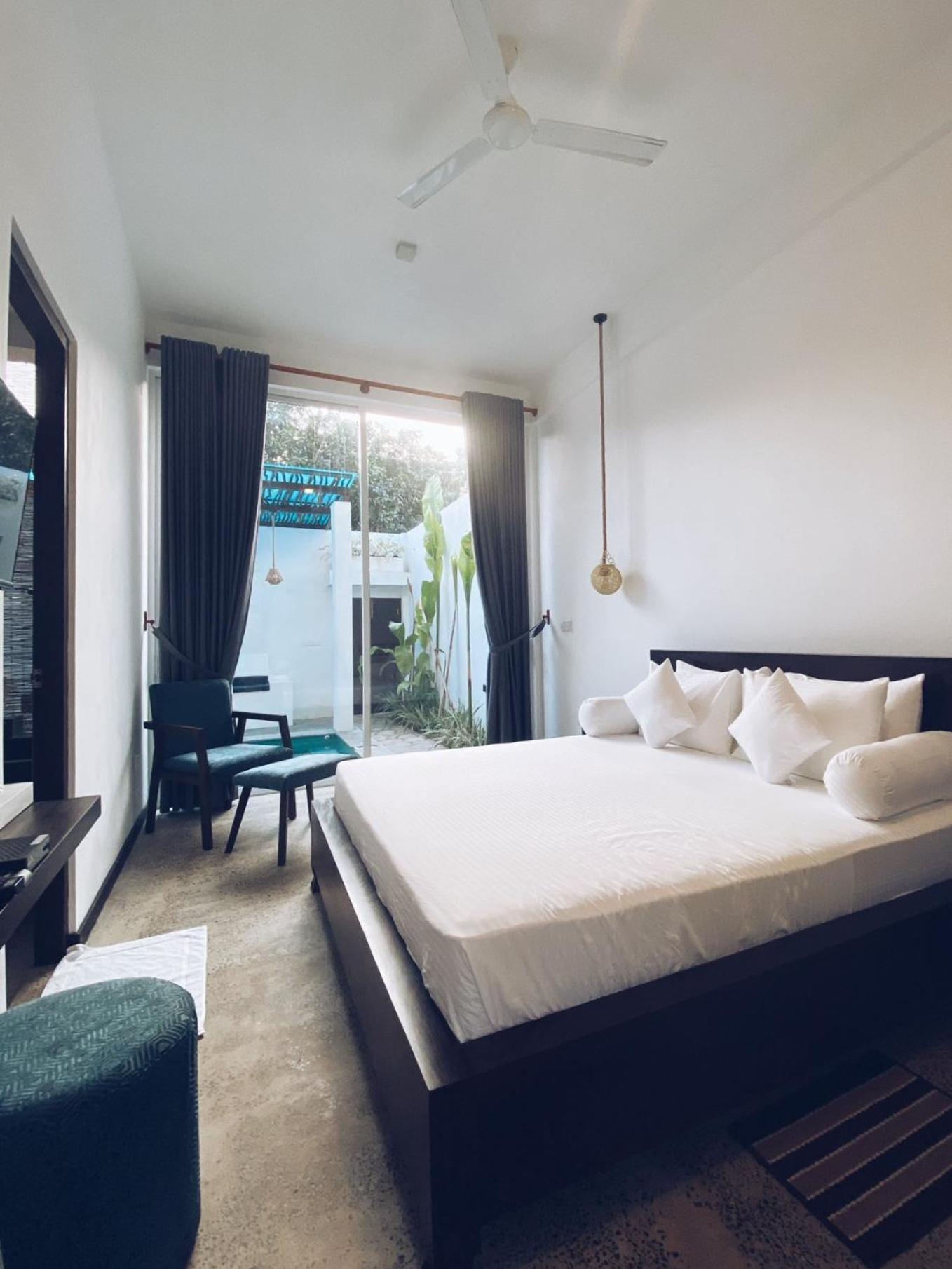 Private Pool Cabanas Ac - Angam Villas Hikkaduwa Ngoại thất bức ảnh